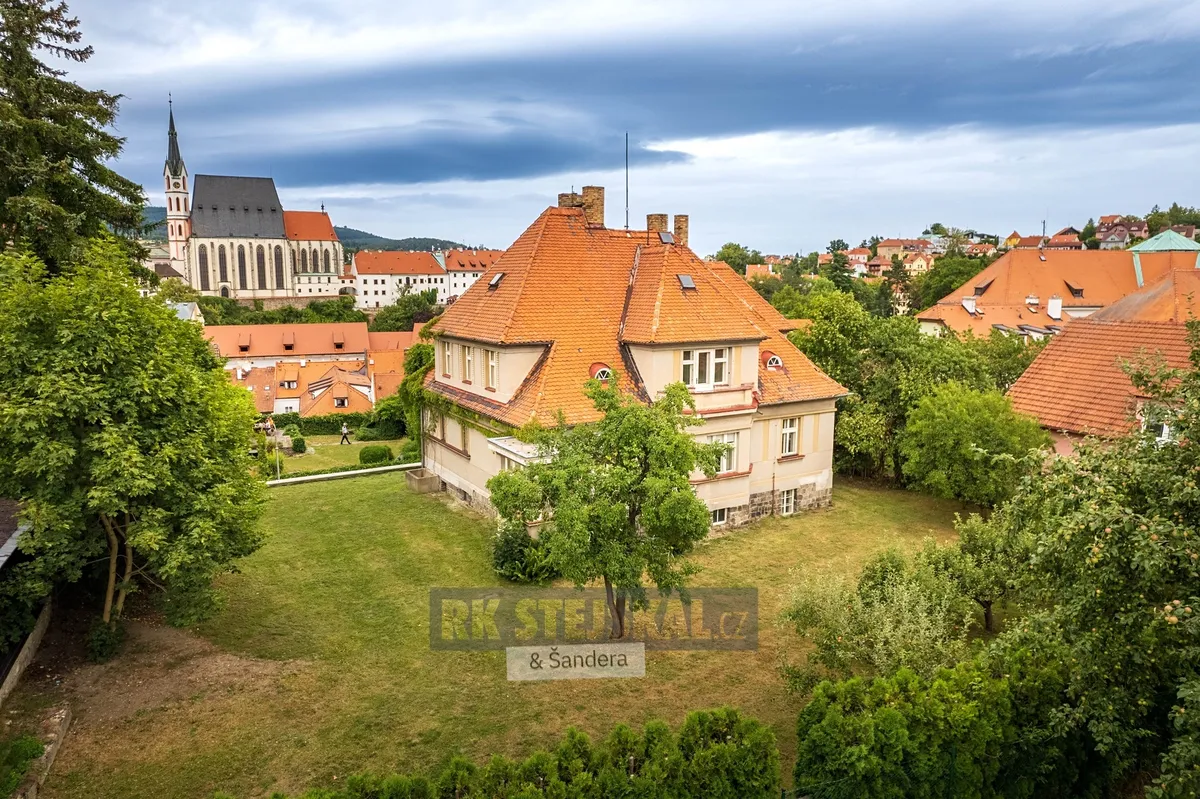 Prodej rodinného domu 440 m², pozemek 874 m²